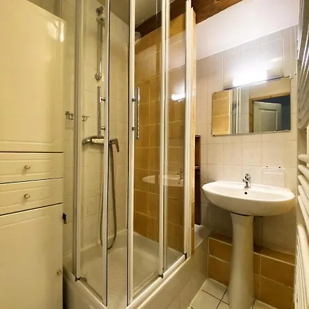 Apartment Neves - Location: Pour 4 Personnes Dans Un Quartier Jeune Et Anime Les Neves Mae-9099